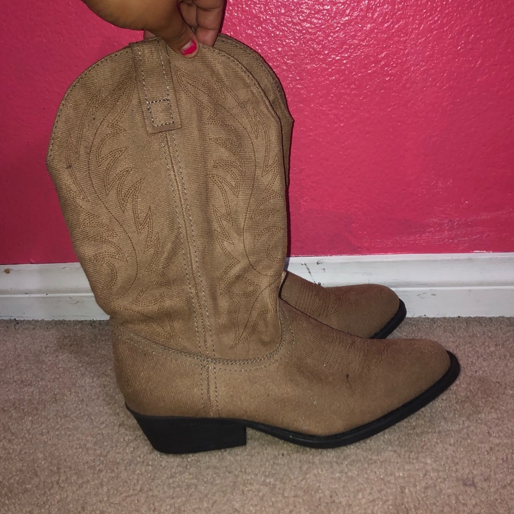 COWBOY BOOTS